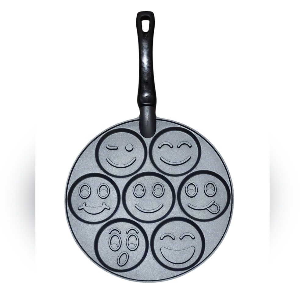 Cooks JCP Home Smiley Face Pancake Pan